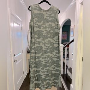 Universal thread size xl - Camo tank dress - never worn